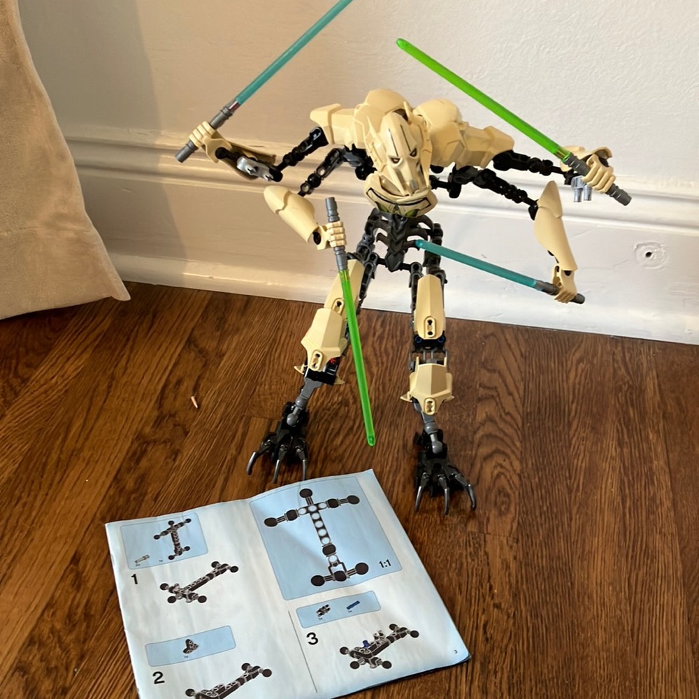 Lego Prebuilt Posable General Grievous Figure with Instructions.